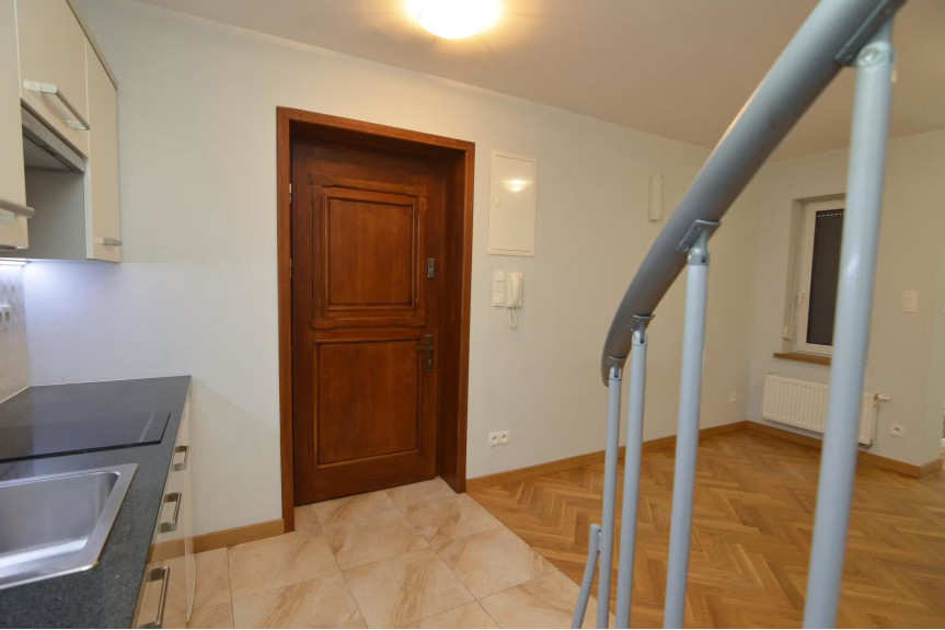 Kraków, Stare Miasto, Plac Matejki, Budynek wolnostojący /lokal w oficynie