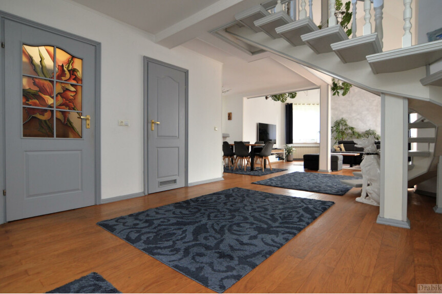 suski, Zembrzyce, Śleszowice, Unikatowy dom wśr&oacute;d zieleni Jezioro Mucharskie