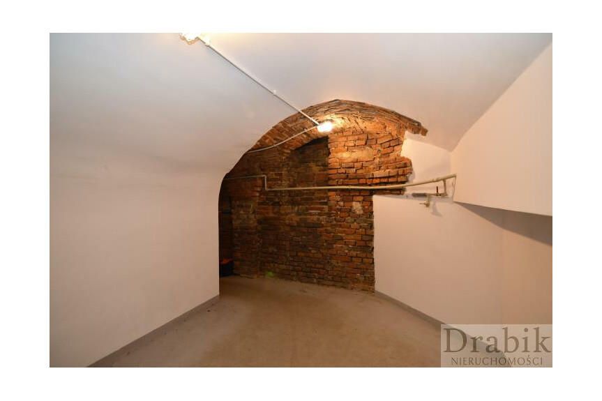 Małopolskie, Krak&oacute;w, Stare Miasto, Plac Matejki, Piwnica do wynajęcia pl. Matejki