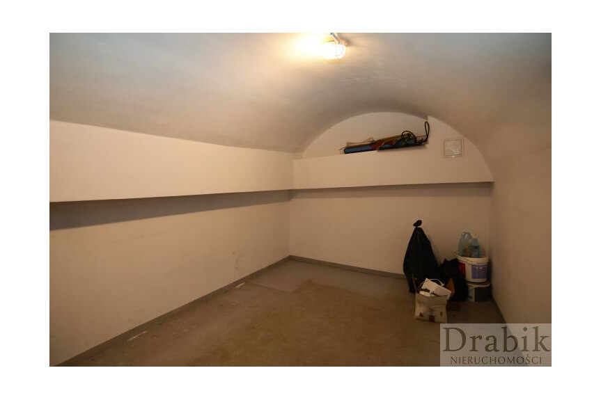 Krak&oacute;w, Stare Miasto, Plac Matejki, Piwnica do wynajęcia pl. Matejki