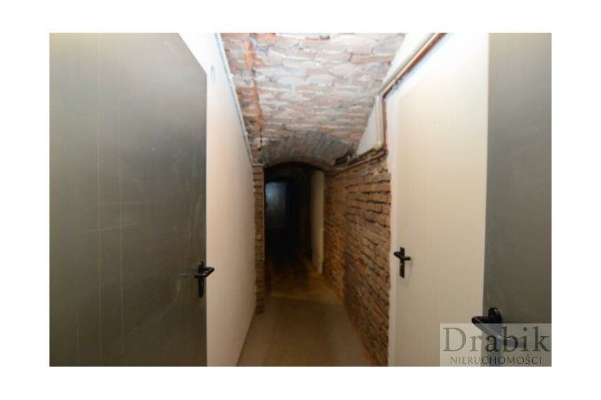 Krak&oacute;w, Stare Miasto, Plac Matejki, Piwnica do wynajęcia pl. Matejki