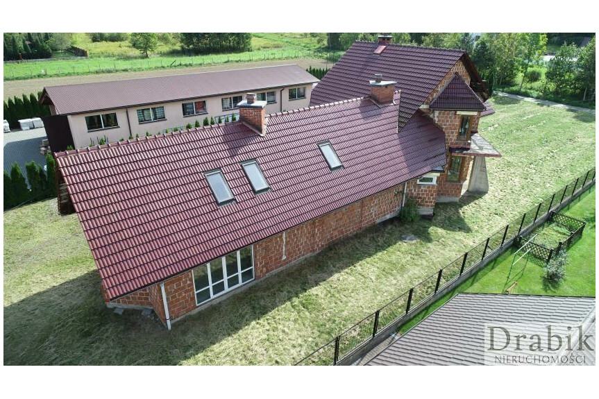 Małopolskie, suski, Zembrzyce, Zembrzyce 28ar budynek mieszk. i pod działalność