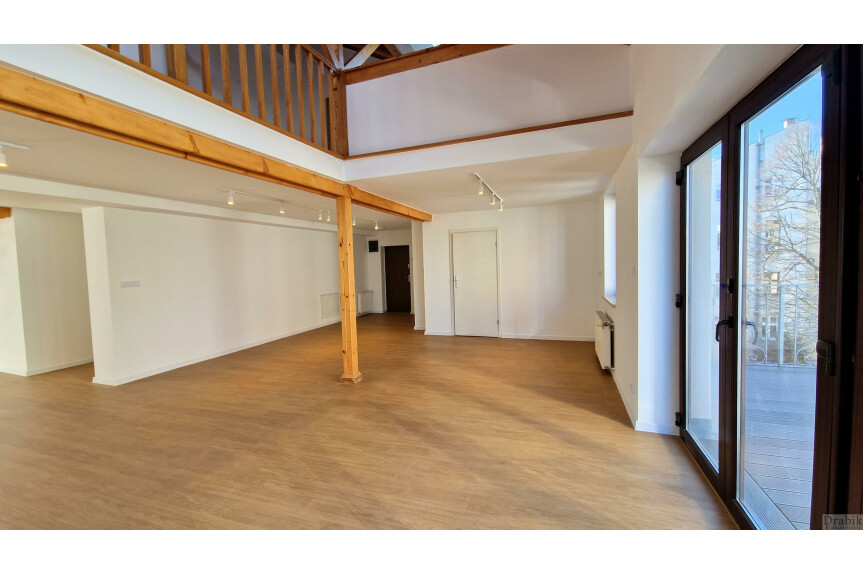 Małopolskie, Krak&oacute;w, Stare Miasto, Plac Matejki, Dwupoziomowy klimatyzowany lokal biurowy - WYNAJĘTE