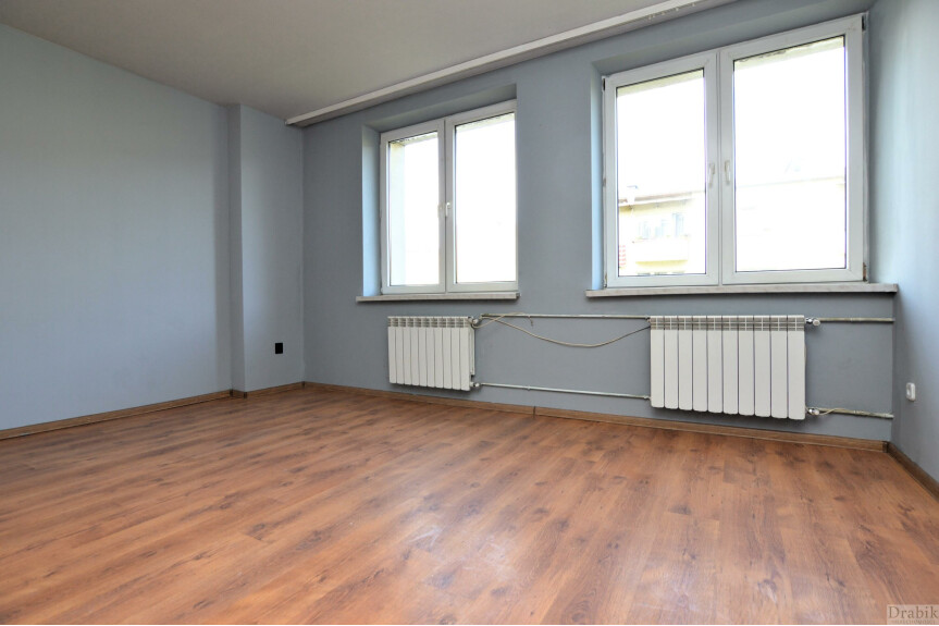 Małopolskie, suski, Sucha Beskidzka, osiedle Beskidzkie, Przestronne mieszkanie z loggią os. Beskidzkie