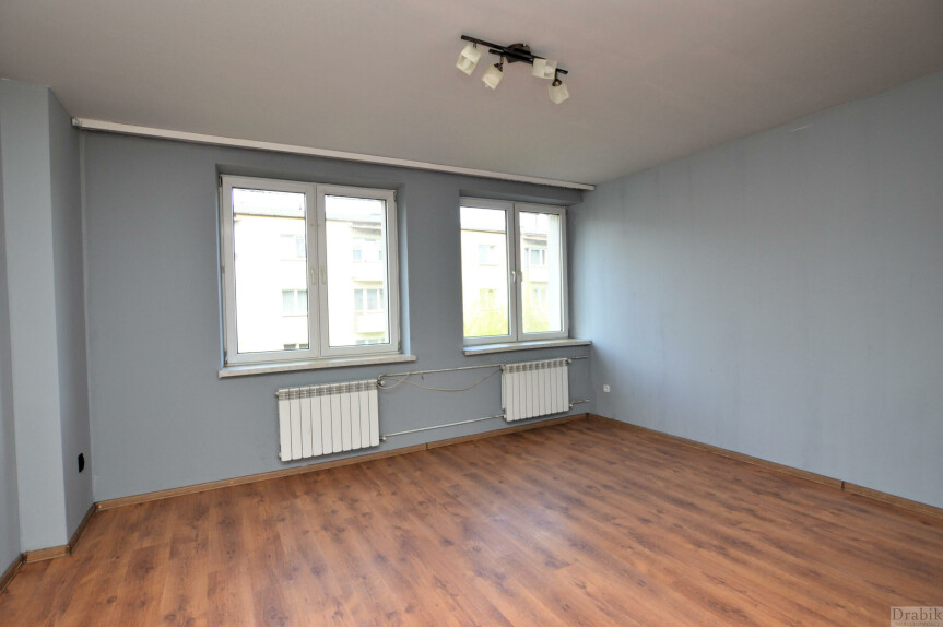 suski, Sucha Beskidzka, osiedle Beskidzkie, Przestronne mieszkanie z loggią os. Beskidzkie