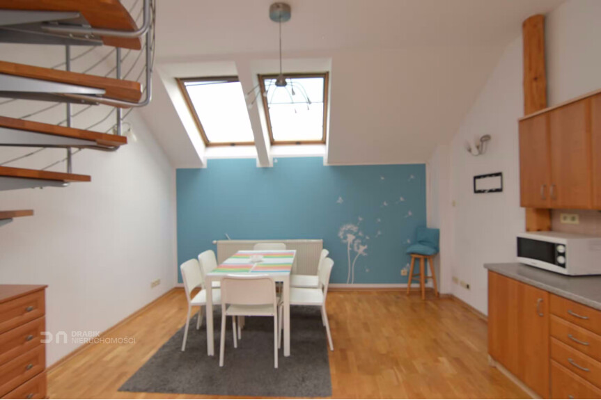 Krak&oacute;w, Stare Miasto, Plac Matejki, Plac Matejki poddasze 2pok mieszkanie 2 łazienki RENT