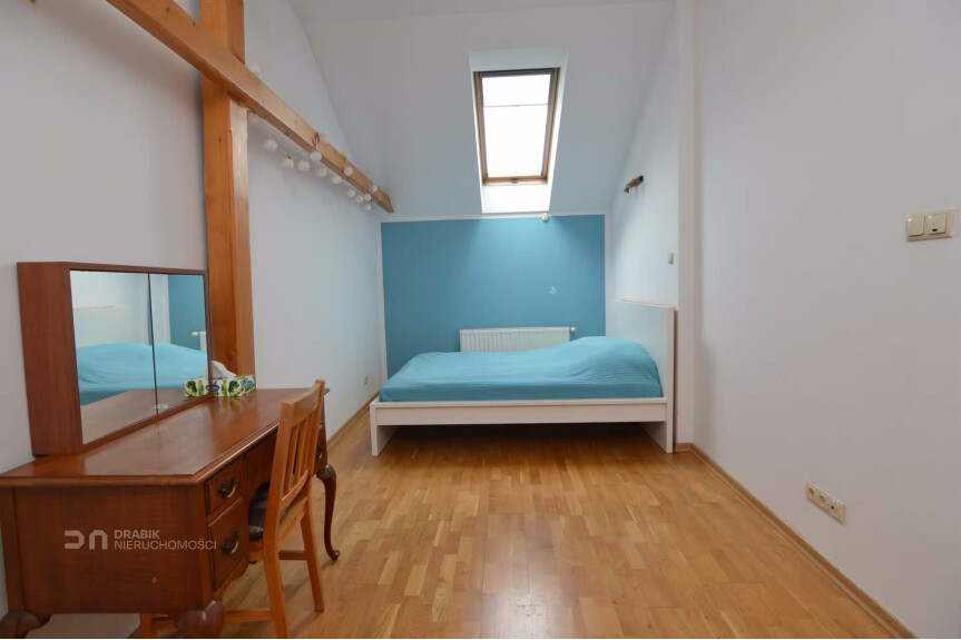 Krak&oacute;w, Stare Miasto, Plac Matejki, Plac Matejki poddasze 2pok mieszkanie 2 łazienki RENT
