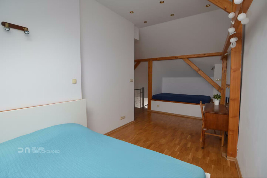 Krak&oacute;w, Stare Miasto, Plac Matejki, Plac Matejki poddasze 2pok mieszkanie 2 łazienki RENT