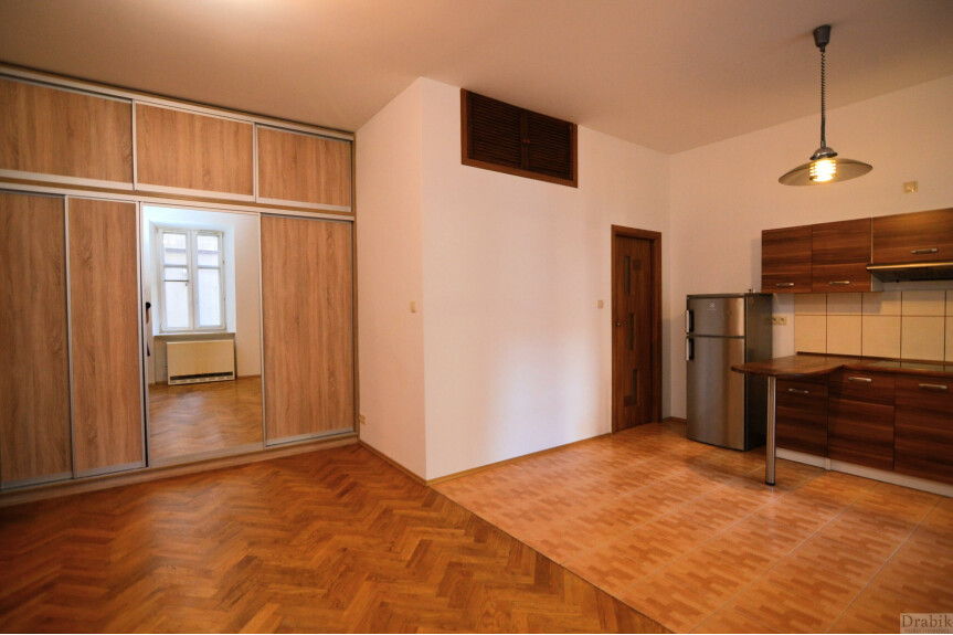 Krak&oacute;w, Stare Miasto, Plac Matejki, 2-pokojowe mieszkanie Stare Miasto Plac Matejki